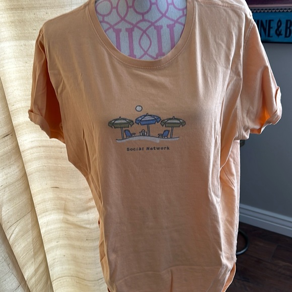 Life is good extra extra large women’s T-shirt, umbrellas, and beach chairs - Picture 1 of 5